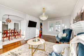 2 Mi to Village Park Family and Pet-Friendly Home